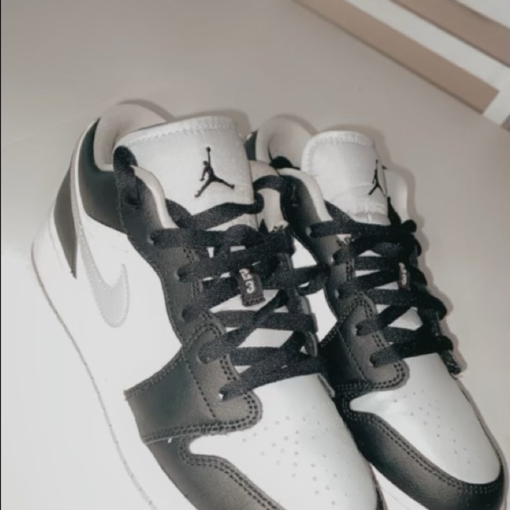 AIR JORDANS 1 LOW
